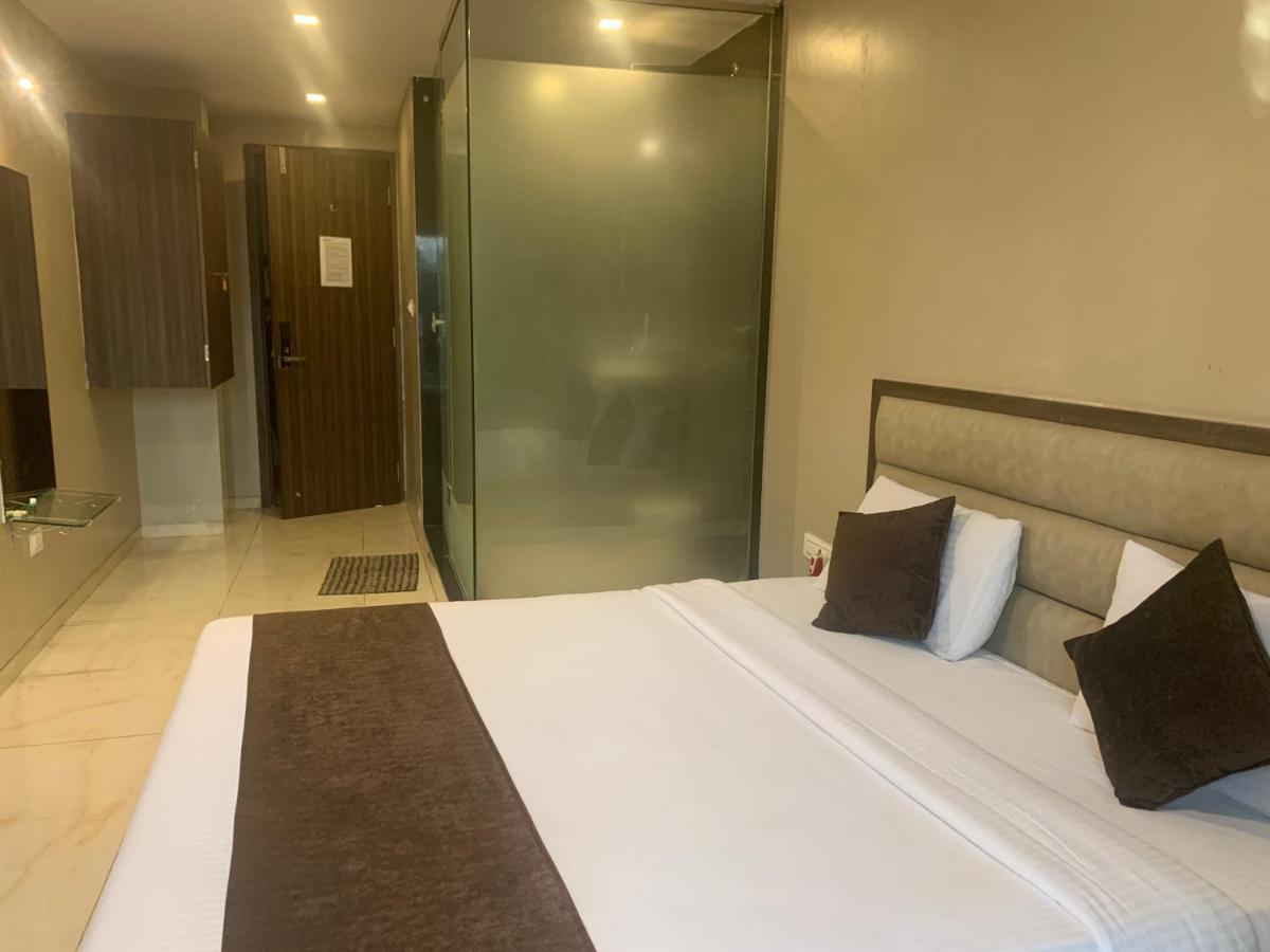 Hotel Merakee - Near Dahisar Mira Road Mumbai Exteriör bild