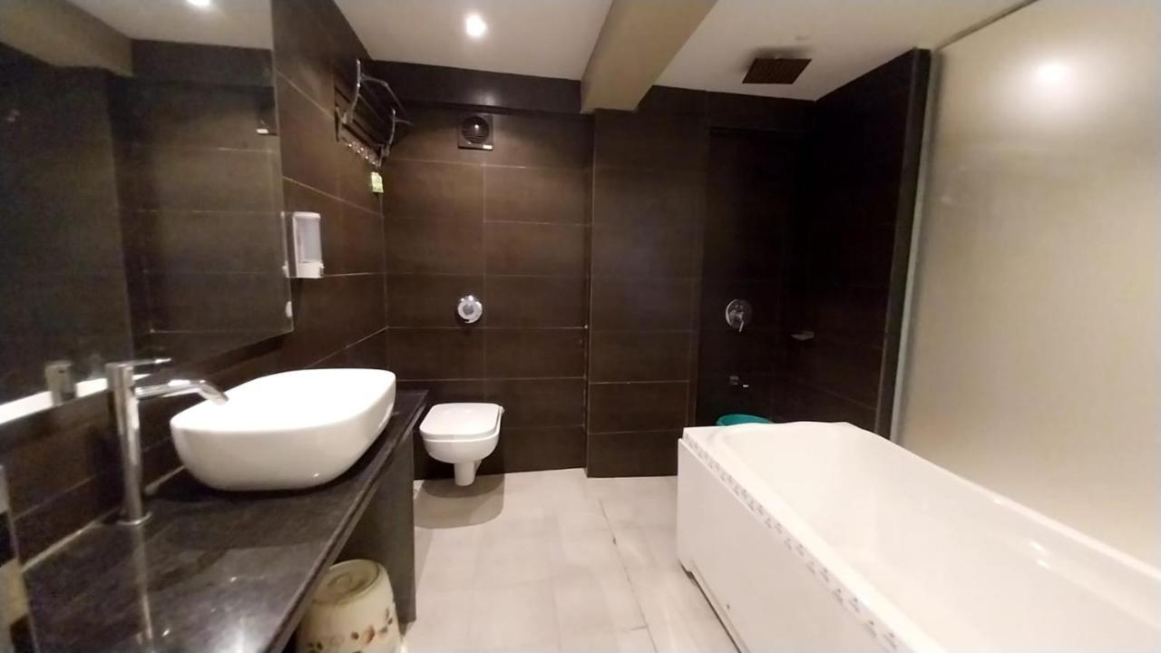 Hotel Merakee - Near Dahisar Mira Road Mumbai Exteriör bild