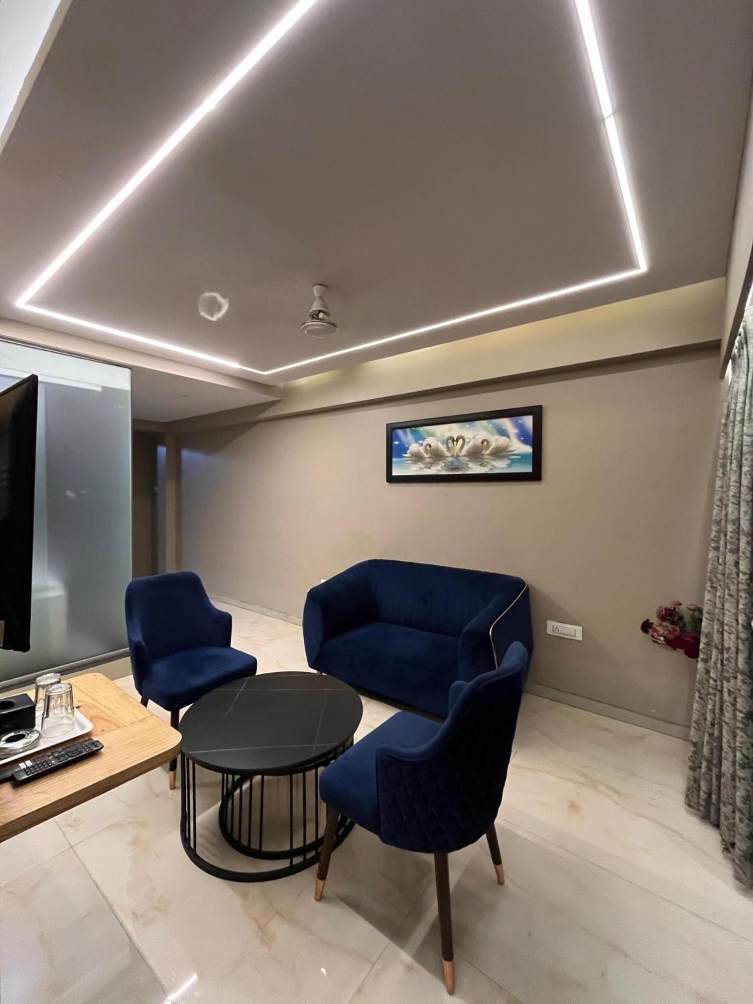 Hotel Merakee - Near Dahisar Mira Road Mumbai Exteriör bild