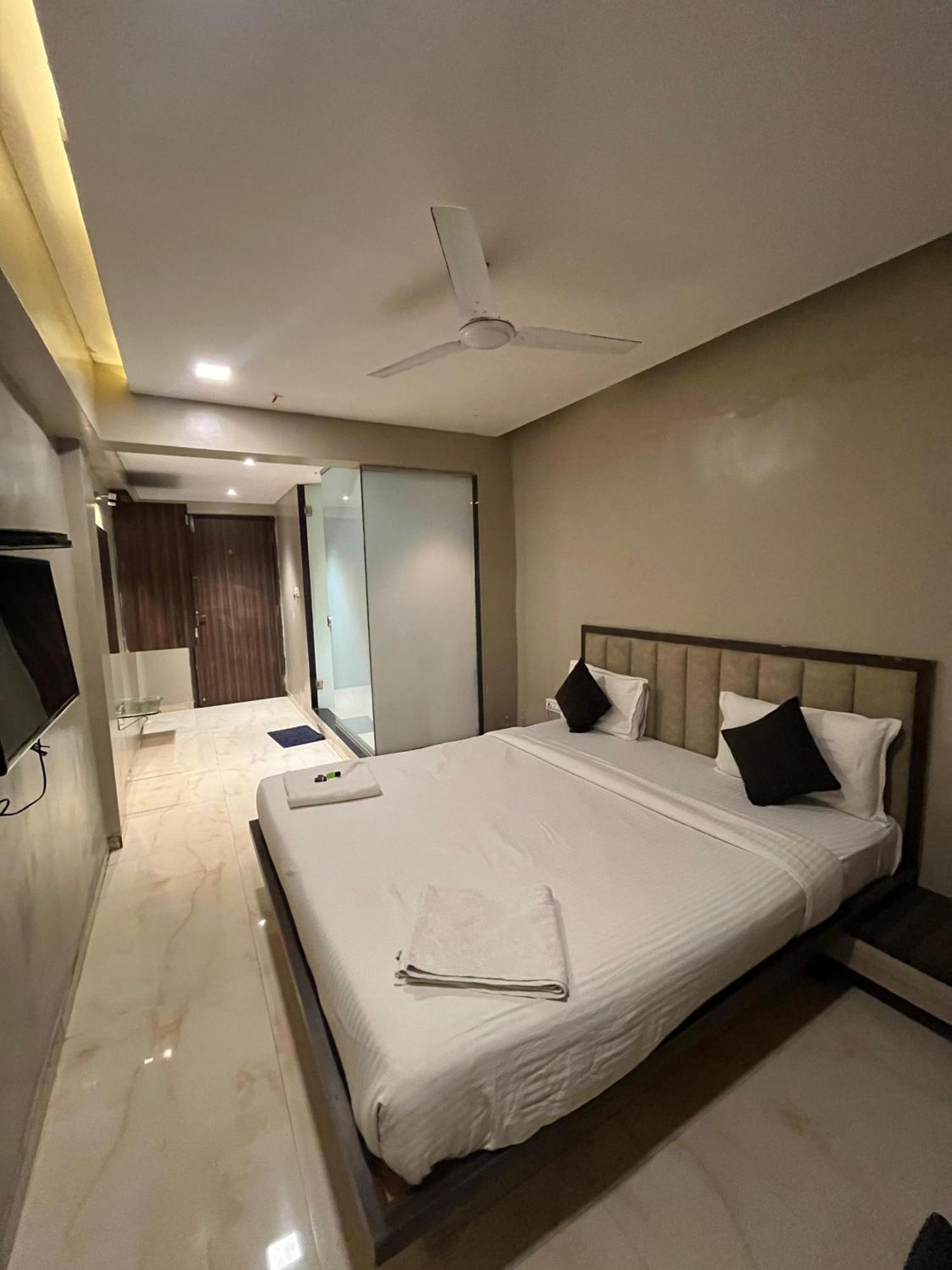 Hotel Merakee - Near Dahisar Mira Road Mumbai Exteriör bild