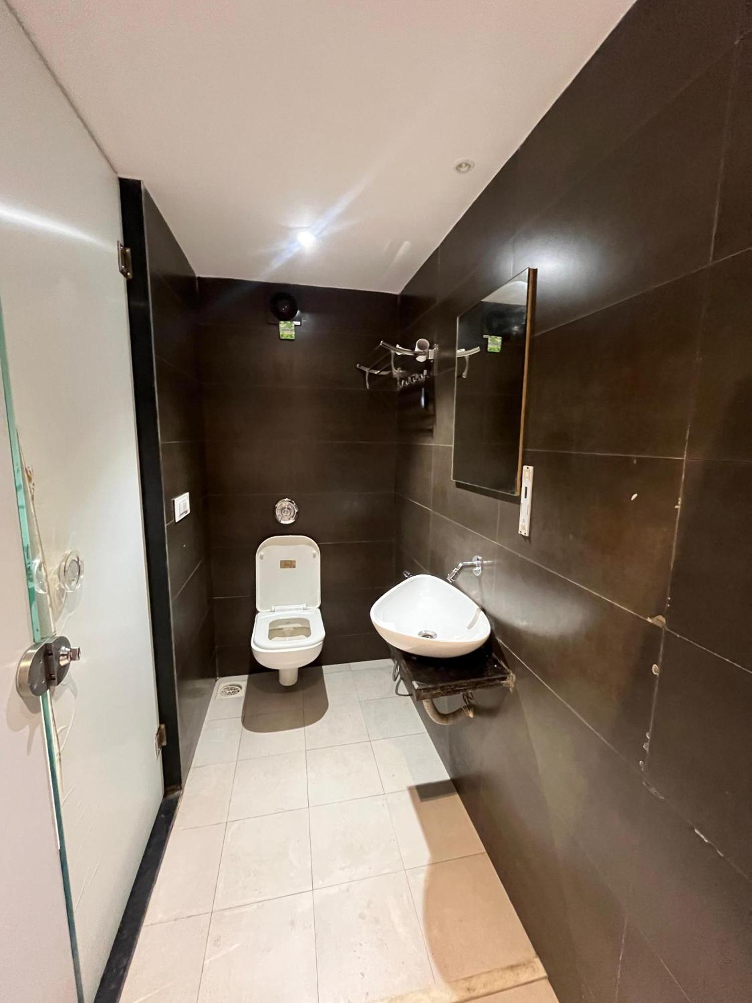 Hotel Merakee - Near Dahisar Mira Road Mumbai Exteriör bild