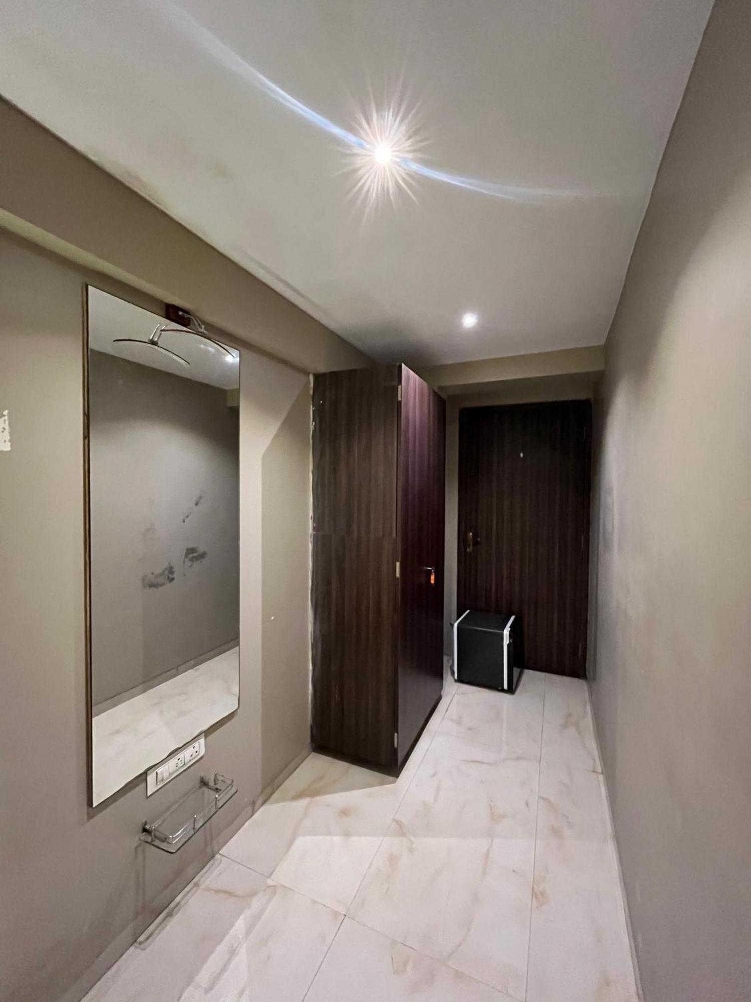 Hotel Merakee - Near Dahisar Mira Road Mumbai Exteriör bild